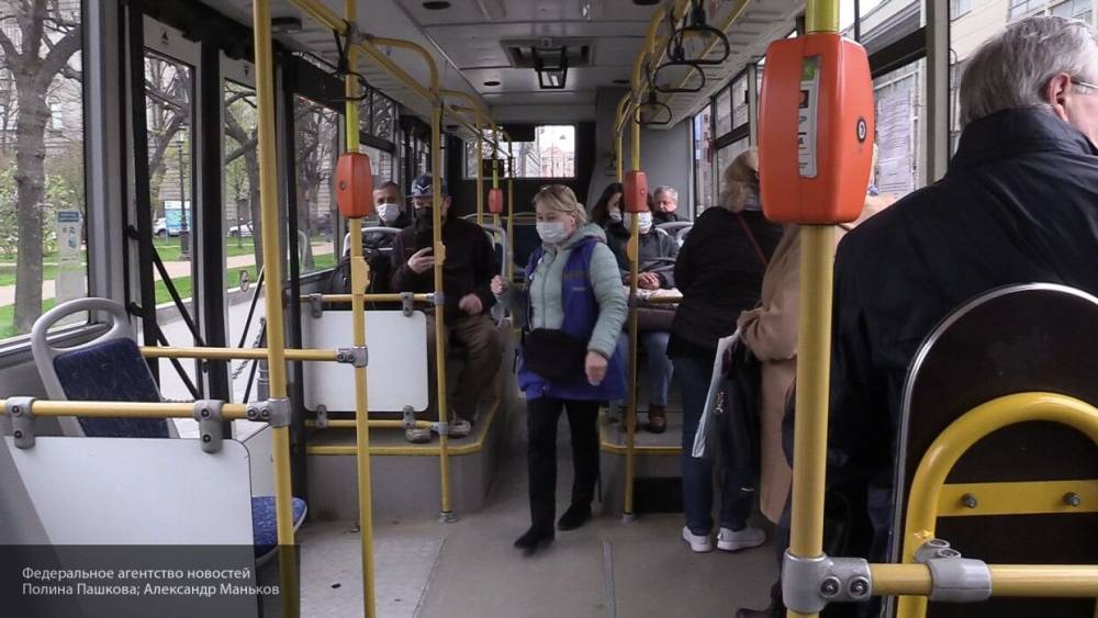 Виктор Зуев - Большинство петербуржцев с COVID-19 проходят лечение в домашних условиях - inforeactor.ru - Санкт-Петербург