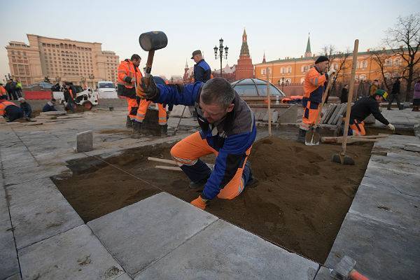 Владимир Ефимов - Власти Москвы приостановили финансирование проектов по благоустройству - trud.ru - Москва