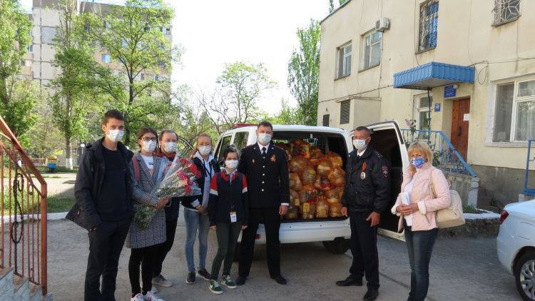 В Крыму полиция и волонтеры помогли семьям на самоизоляции - crimea.ria.ru - Крым - Симферополь