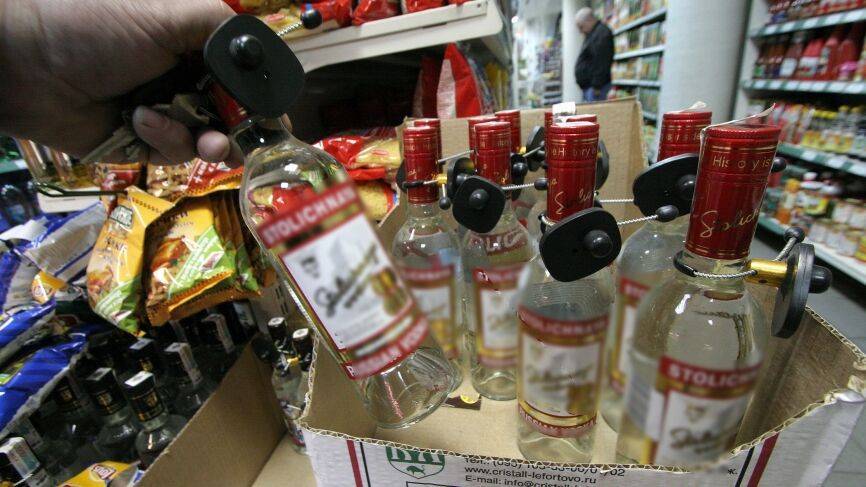 Антон Морозов - В ГД призвали МИД РФ принять меры из-за ареста брендов российской водки по делу ЮКОСа - riafan.ru - Россия - Голландия - Гаага
