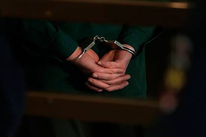 Российский учитель семь лет насиловал приемную дочь - lenta.ru