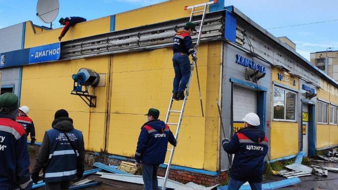 На Хасанской снесли незаконный автосервис, задолжавший городу 6 млн рублей за аренду - piter.tv - Санкт-Петербург