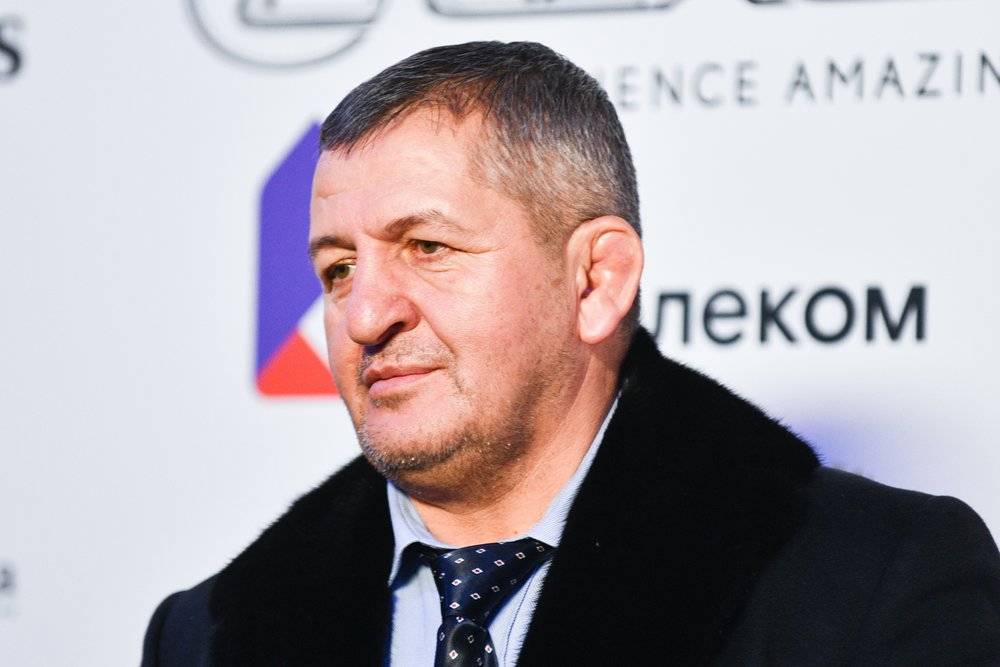 Хабиб Нурмагомедов - Абдулманап Нурмагомедов - СМИ: Отца Хабиба Нурмагомедова подключили к аппарату ИВЛ - vm.ru - Россия