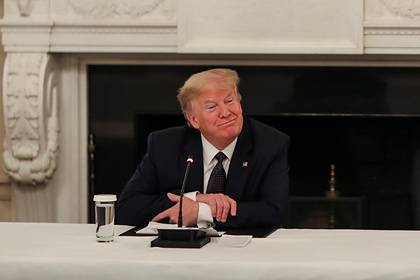 Дональд Трамп - Лео Варадкар - Трамп раскрыл личный способ защиты от коронавируса - lenta.ru - США - Ирландия