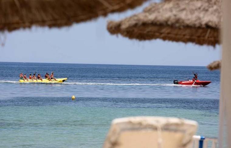 Купание в море запретили в Тунисе из-за коронавируса - news.ru - Россия - Тунис - Тунисская Респ. - Запрет