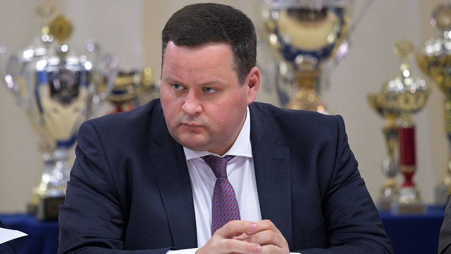 Антон Котяков - Минтруд: власти не рассматривают раздачу денег гражданам из ФНБ - gazeta.ru - Россия