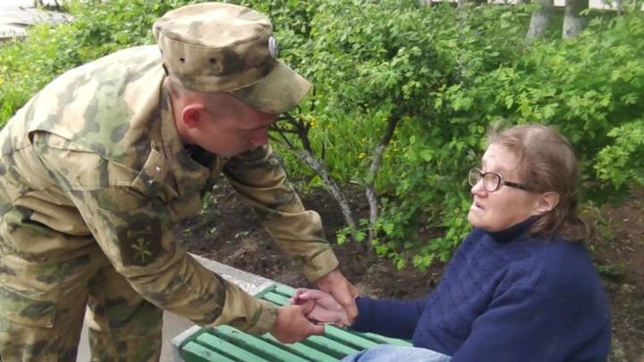 Пензенские росгвардейцы спасли пенсионерку, которой стало плохо на прогулке - vesti.ru - Россия - Пенза