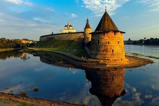 Forbes посоветовал приезжающим в Россию туристам посетить Псков, Элисту и Хабаровск - versia.ru - Москва - Россия - Санкт-Петербург - Екатеринбург - Мурманск - Хабаровск - Псков