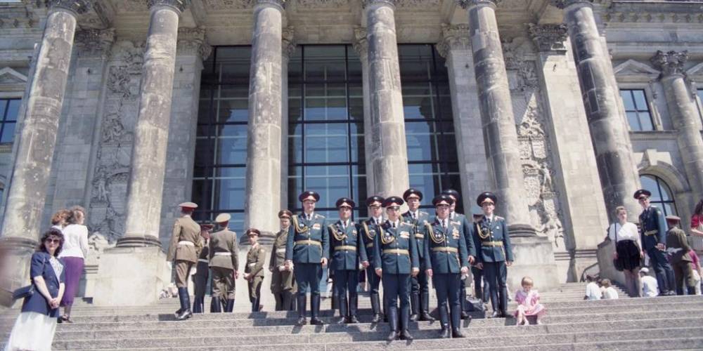 Немецкий телеканал назвал советских солдат в ГДР "оккупантами" - ruposters.ru - Германия - ГДР