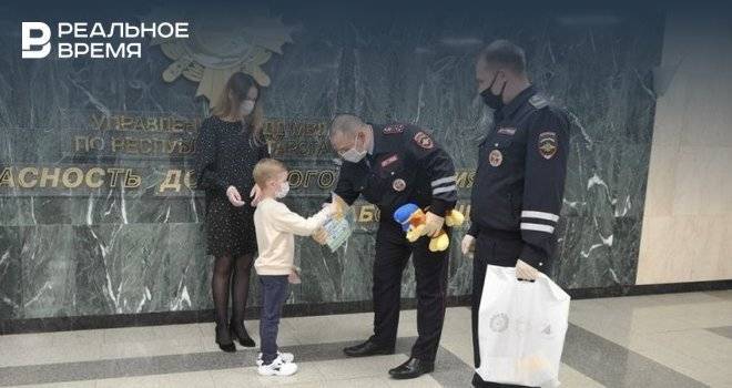 В Казани полицейские спасли истекающего кровью мальчика — видео - realnoevremya.ru - Казань - Татарстан