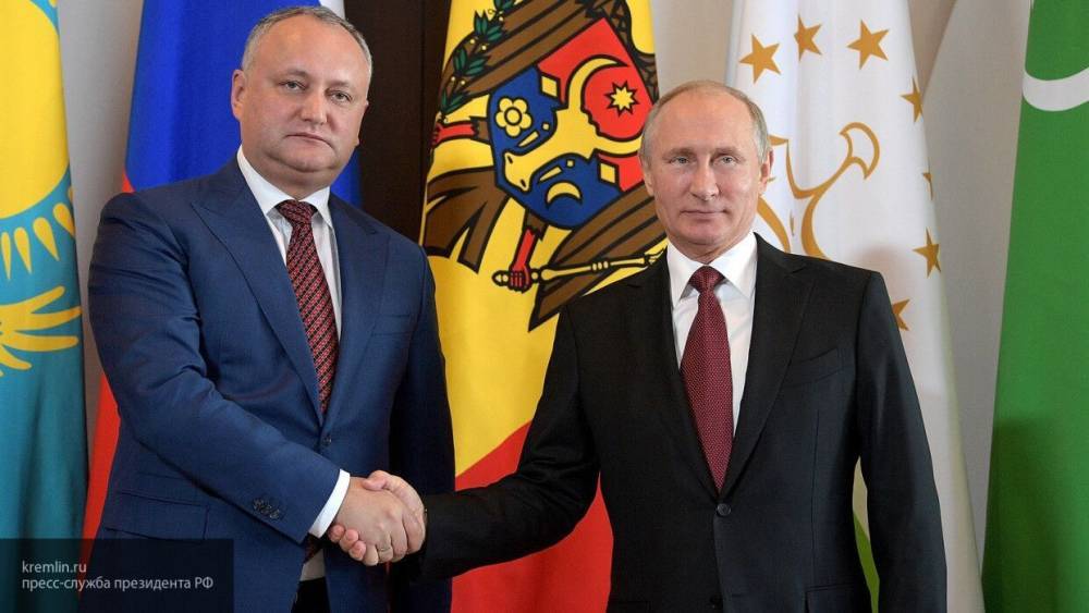 Владимир Путин - Игорь Додон - Додон поблагодарил Путина за помощь Молдавии в период пандемии - polit.info - Россия - Молдавия