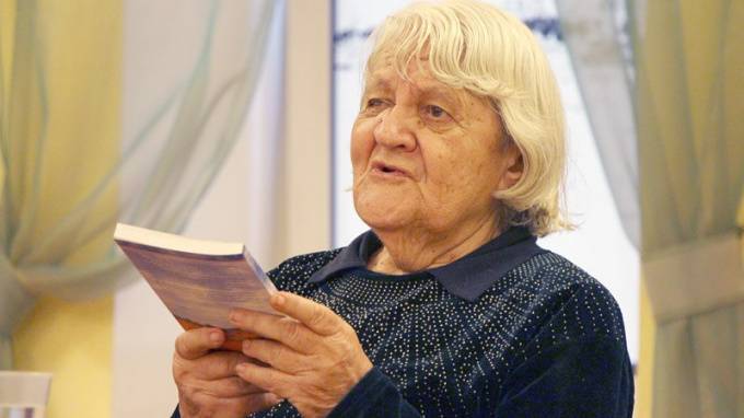 В Петербурге умерла переводчица и поэтесса Галина Усова - piter.tv - Санкт-Петербург - РСФСР