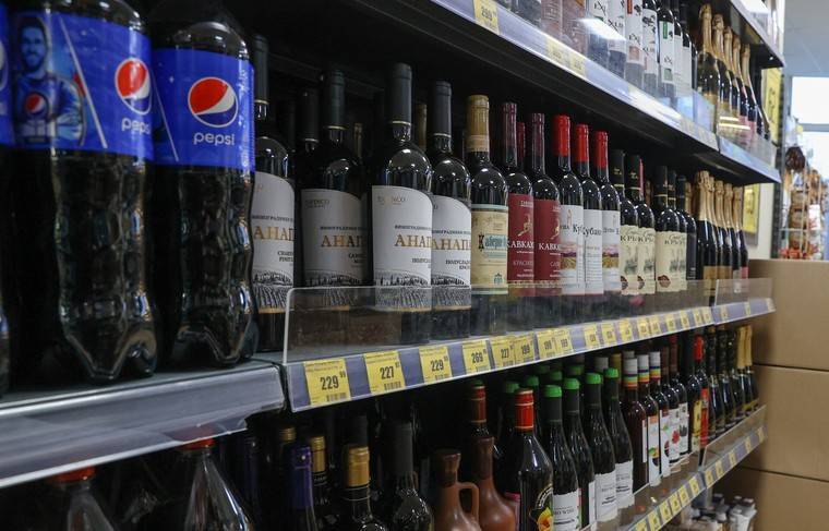 Идею повысить возраст продажи спиртного до 21 года поддержали в Госдуме - news.ru - Россия