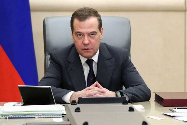 Дмитрий Медведев - Медведев предложил критикам волонтеров встать с дивана и рискнуть здоровьем - trud.ru - Россия