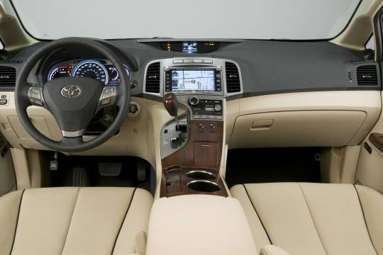 Toyota выпустила в свет близнеца Harrier - versia.ru - Япония