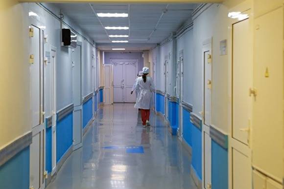 Евгений Куйвашев - В Свердловской области врачам, работающим с COVID, доначислили федеральные выплаты - znak.com - Россия - Свердловская обл.