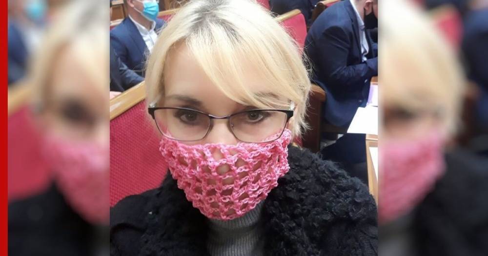 Елизавета Богуцкая - Депутат Рады пришла на заседание в розовой маске «в сетку» - profile.ru - Украина