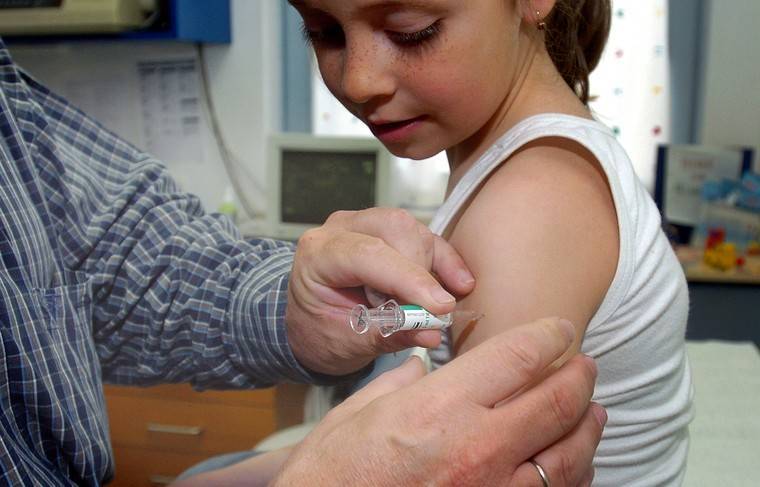 Олег Гриднев - В Минздраве рассказали об опасности прекращения вакцинации детей - news.ru - Россия