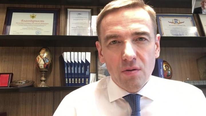 Виктор Евтухов - Минпромторг: медмаски дешевеют на росте их производства - vesti.ru - Россия