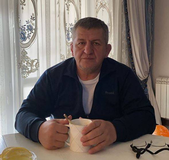 Хабиб Нурмагомедов - Абдулманап Нурмагомедов - Алексей Добровольский - «Здесь ситуация серьезная»: больной коронавирусом отец Нурмагомедова снова впал в кому - gazeta.a42.ru - Россия