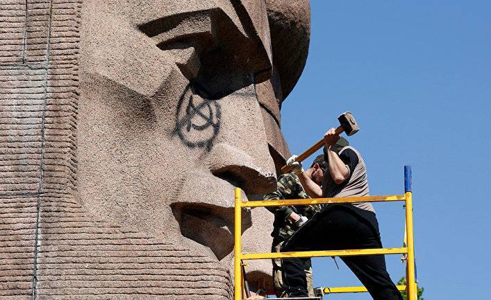 Педро Санчес - Le Monde (Франция): травмы исторической памяти в бывшем СССР - inosmi.ru - Южная Корея - Франция - Испания - Мадрид - Аргентина - Алжир