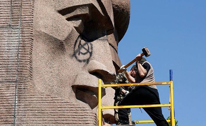 Педро Санчес - Le Monde: травмы исторической памяти в бывшем СССР - geo-politica.info - Южная Корея - Испания - Мадрид - Аргентина - Алжир