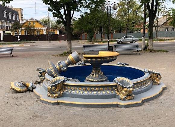 На Украине девушка сломала фонтан, пытаясь сделать селфи - znak.com - Украина - Киевская обл. - Боярка