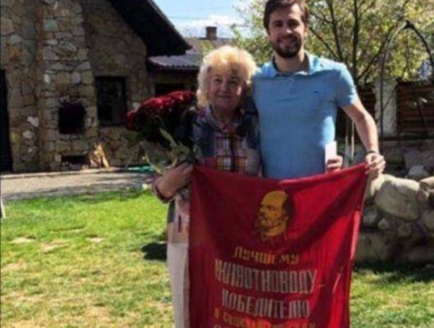 Владимир Ленин - Флаг с Гитлером игрок «Карпат» еще не купил - vpk-news.ru - Украина