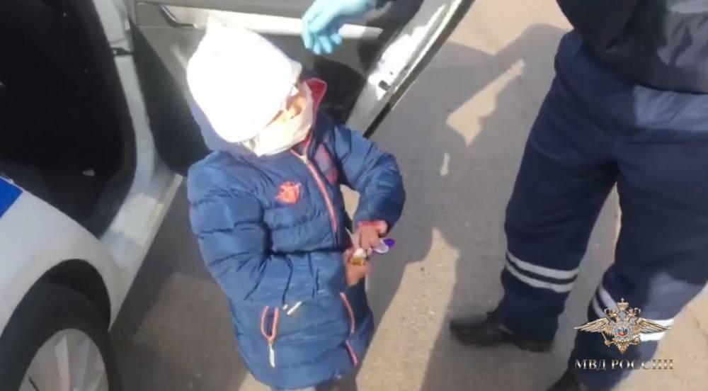 Полицейские в Солнечногорске вернули матери гулявшую без присмотра четырехлетнюю дочь - vm.ru - Россия - Московская обл. - Солнечногорск