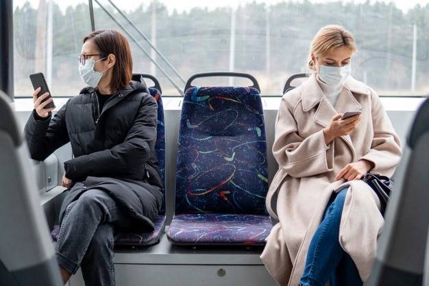Дептранс призвал горожан носить маски и перчатки в общественном транспорте - vm.ru - Россия - Москва
