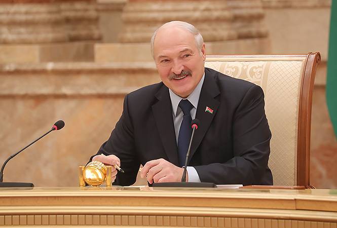 Александр Лукашенко - Наталья Эйсмонт - Лукашенко не проходил тест на коронавирус из-за отсутствия необходимости - vm.ru - Россия - Белоруссия