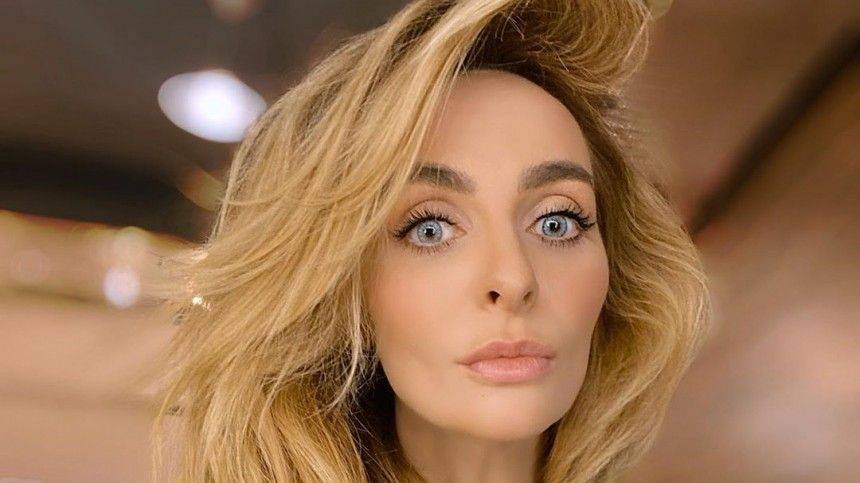 Екатерина Варнава - Загадочная Варнава в элегантной шляпке обнажила плечо — фото - 5-tv.ru