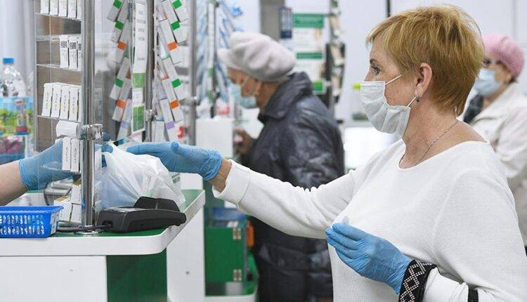 Виктор Евтухов - В Минпромторге пообещали постепенное снижение стоимости защитных масок - newtvnews.ru - Россия - Китай