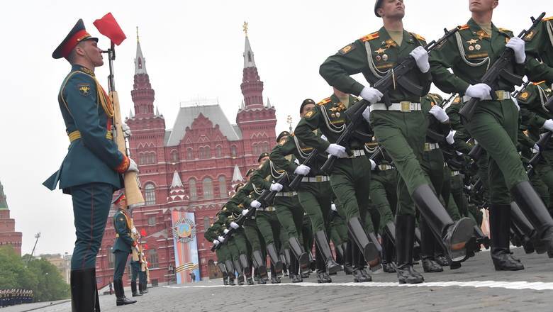 Власти не исключили проведение парада и голосования по Конституции в один день - newizv.ru - Россия - Конституция