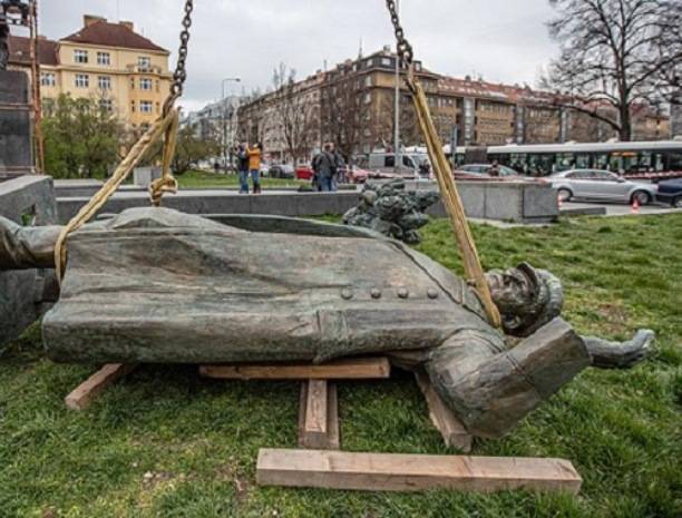 Зачем властям Чехии снесенный памятник «оккупанту» - vpk-news.ru - Россия - Чехия