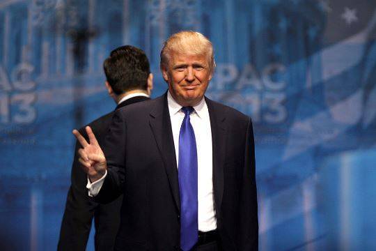 Дональд Трамп - Нэнси Пелоси - Трамп назвал Пелоси «больной женщиной» после критики его способа защиты от коронавируса - versia.ru - США