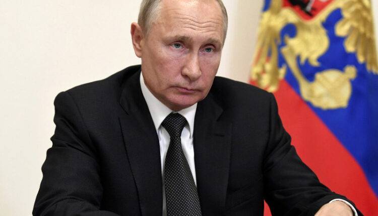 Владимир Путин - Хабиб Нурмагомедов - Абдулманап Нурмагомедов - Путин пообещал Хабибу Нурмагомедову, что его отец получит лучшее лечение - newtvnews.ru - Москва - Россия - респ. Дагестан