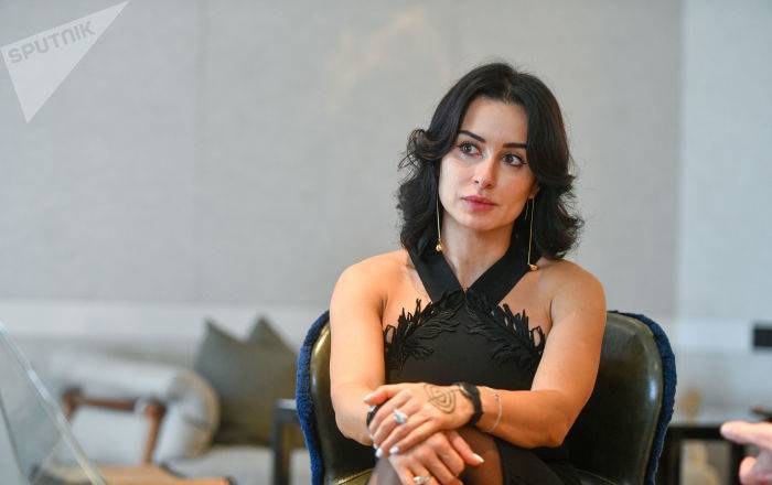 Тина Канделаки - "Ни поцеловалась, ни напилась" - Тина Канделаки вспомнила свой выпускной в Тбилиси - sputnik-georgia.ru - Грузия - Тбилиси