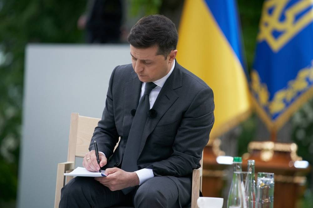 Владимир Зеленский - Ангела Меркель - Зеленский потерпел фиаско во время переговоров с Путиным - tvc.ru - Россия - США - Украина - Крым - Канада