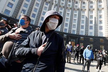 Евросоюз выделил Украине больше миллиарда евро из-за коронавируса - lenta.ru - Украина - Тунис - Босния и Герцеговина