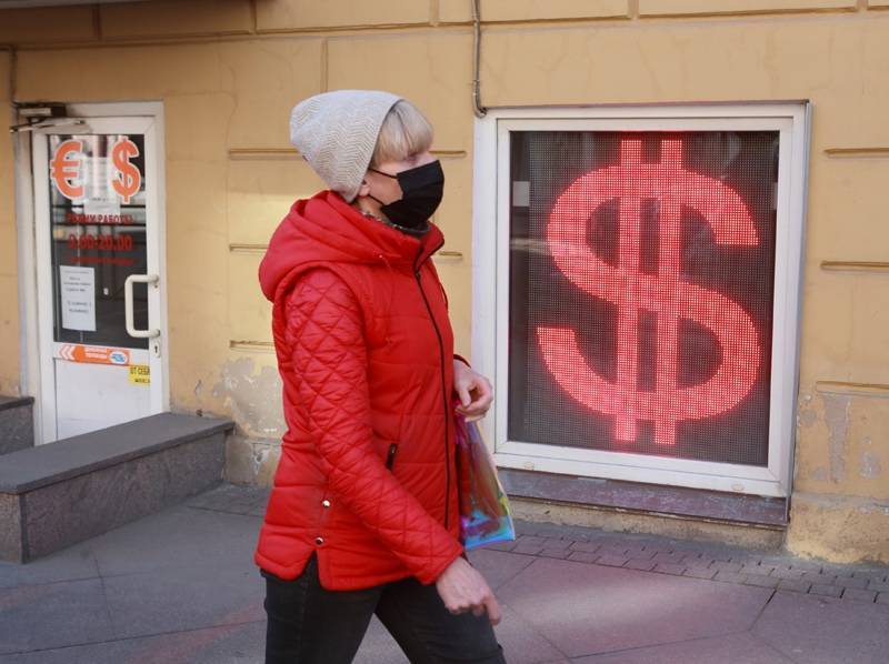 Александр Беглов - Жителям Петербурга начали выплачивать пособия на маски и перчатки - tvc.ru - Петербурга