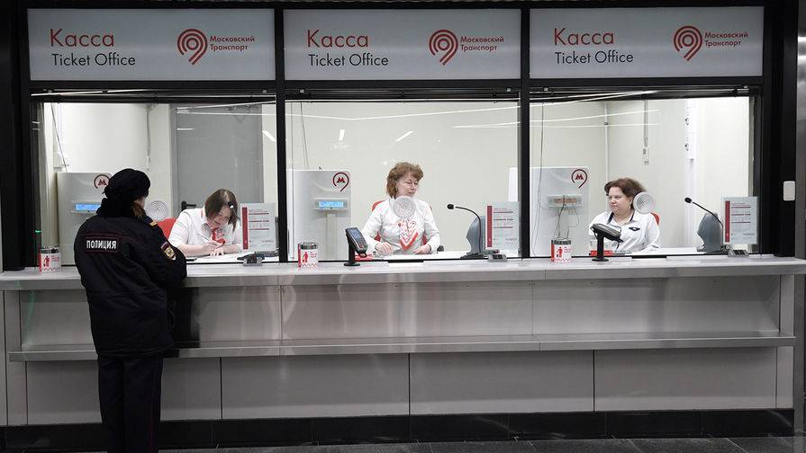 В кассах московского метро продали больше 23 тысяч масок за сутки - gazeta.ru - Москва