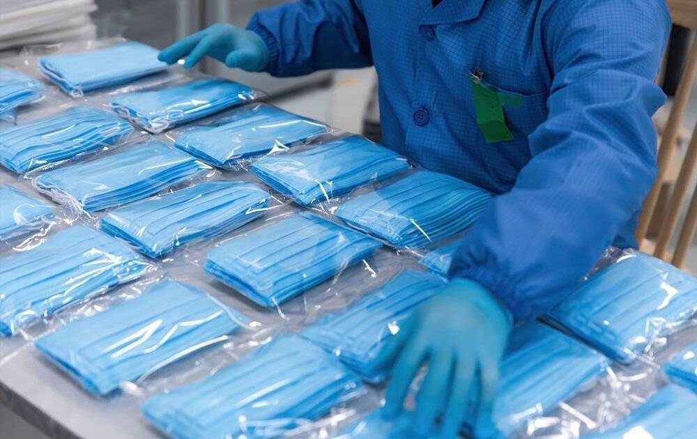 Полиция Москвы изымает у предпринимателей крупные партии масок - readovka.news - Москва - Китай