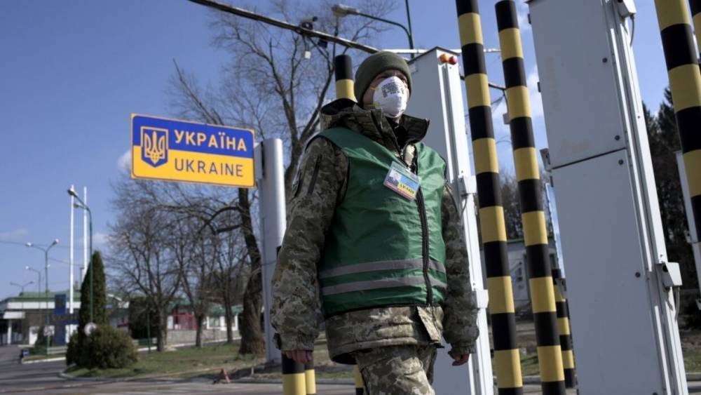 Украина смягчила карантин, но не открыла границы с Россией и Белоруссией - riafan.ru - Россия - Украина - Киев - Молдавия - Белоруссия