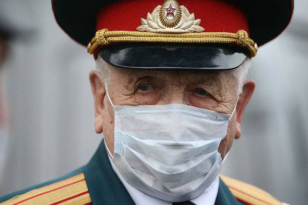 Жителям Петербурга начали раздавать по 800 рублей на маски с перчатками - trud.ru - Петербурга