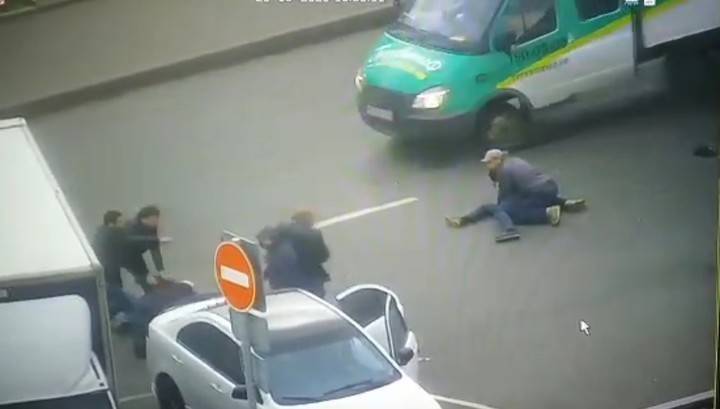 Закончившаяся стрельбой драка на юго-востоке Москвы попала на видео - vesti.ru - Москва