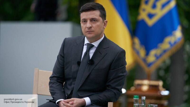 Владимир Зеленский - Андрей Головачев - Киевский политолог Головачев: Зеленского придется выковыривать из президентского кресла - politros.com - Украина - Киев