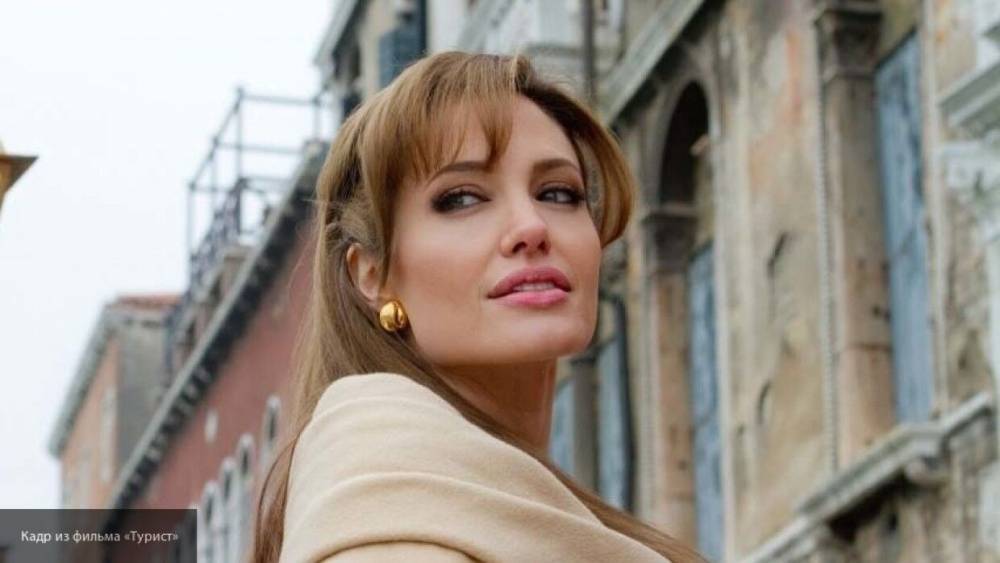 Анджелина Джоли - Брэд Питт - Анджелина Джоли устроила Брэду Питту сандал из-за ревности к детям - nation-news.ru