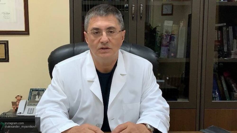 Александр Мясников - Доктор Мясников разоблачил фейк о разных целях сторон одноразовой медицинской маски - polit.info - Россия