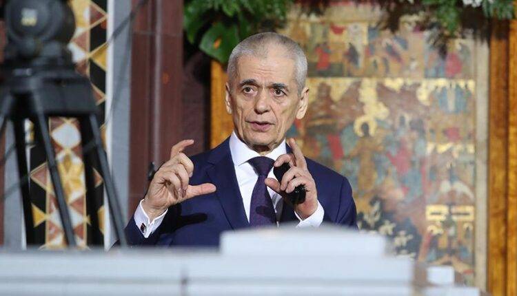 Геннадий Онищенко - Онищенко призвал не осуждать пришедшую на работу в купальнике медсестру - newtvnews.ru - Москва - Россия - Тульская обл.